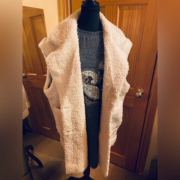 Beige faux shearling gilet (aka vest) - Picture 4 of 6
